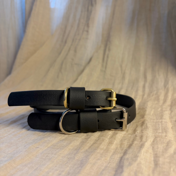 Svart enfärgat halsband i Biothane