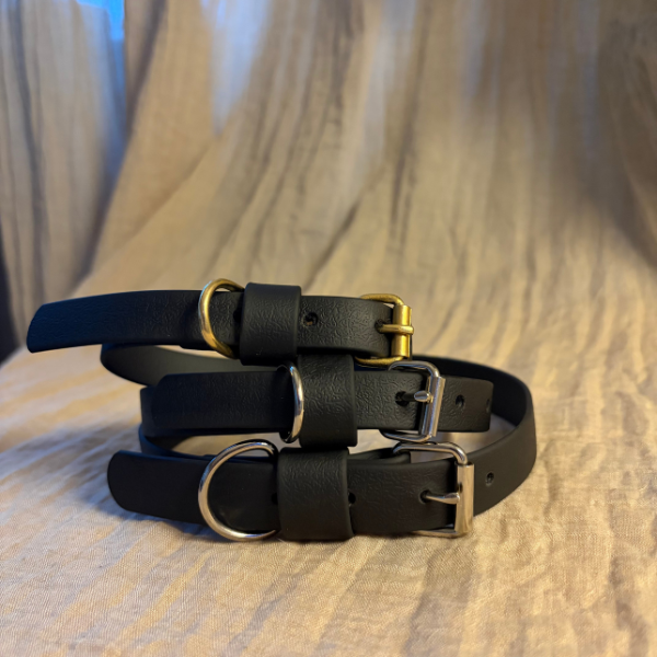 Svart enfärgat Biothane halsband