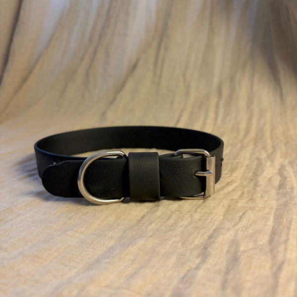 Svart enfärgat Biothane halsband